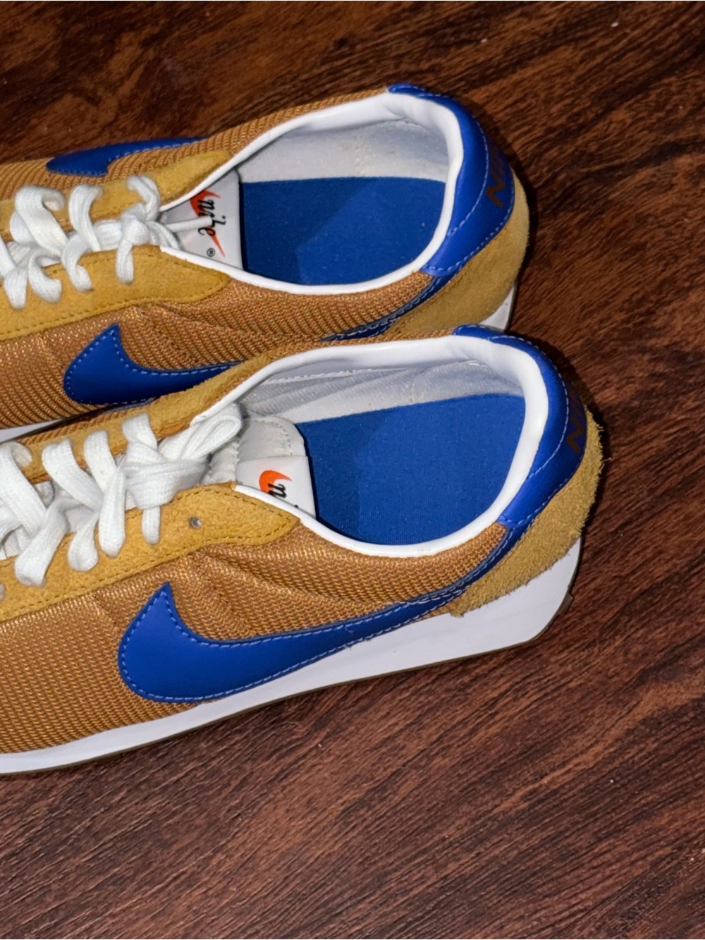 Nike - Picture 5 of 13